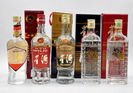涪陵回收红董褐董白董3款90年代的老董酒分别多少钱一瓶，各自介绍与特点分析